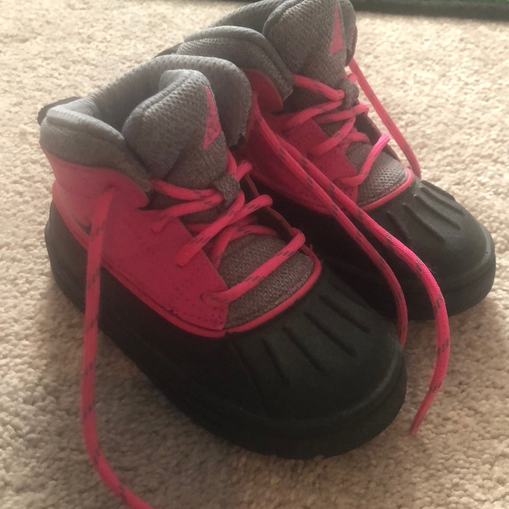 EUC - Nike Toddler ACG - Black/Pink Size 7